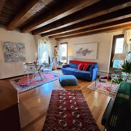 Apartment Juliets Bed Art Verona