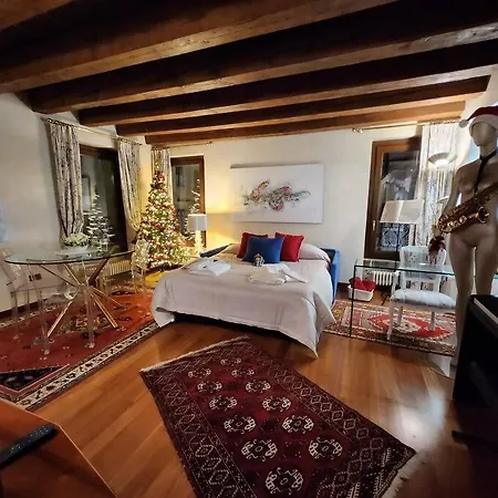Juliets Bed Art Apartment