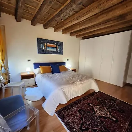 Juliets Bed Art Apartment Verona